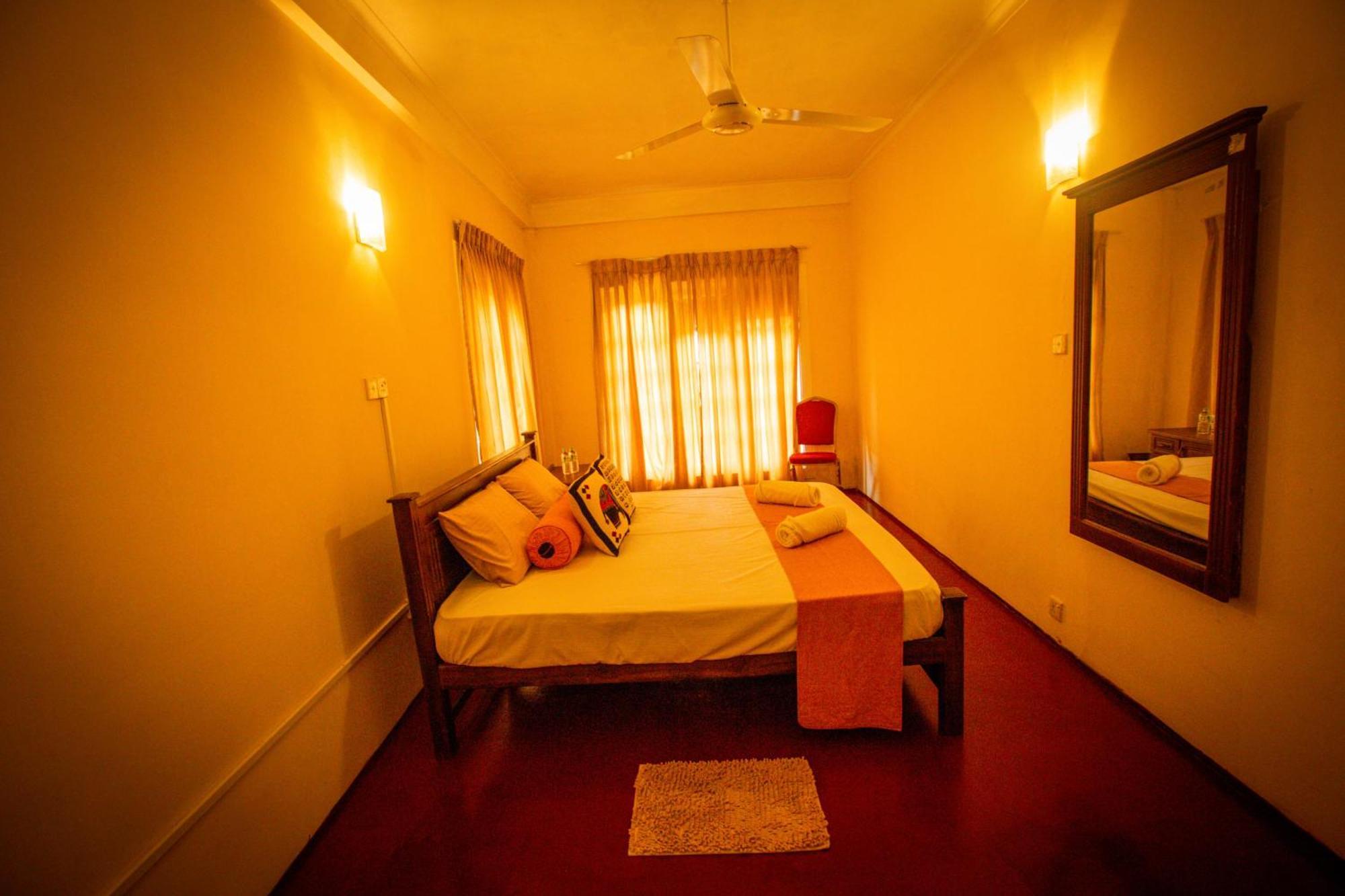 Sunbloom Inn Kandy Exterior foto